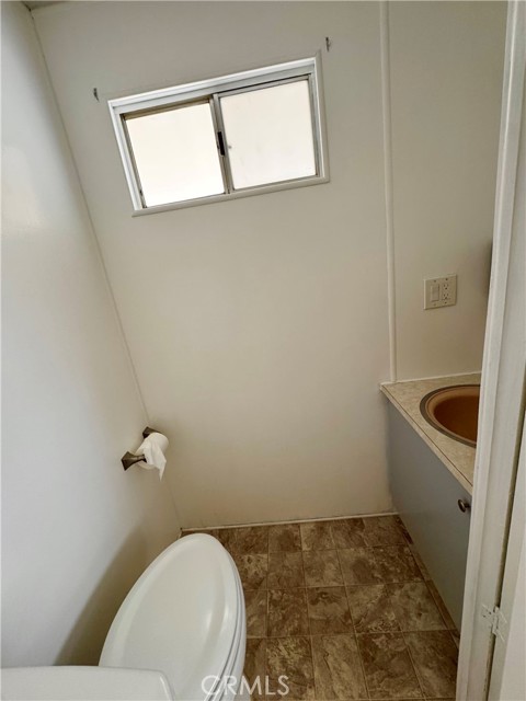 Detail Gallery Image 5 of 31 For 725 W Thornton, Hemet,  CA 91743 - 2 Beds | 1/1 Baths