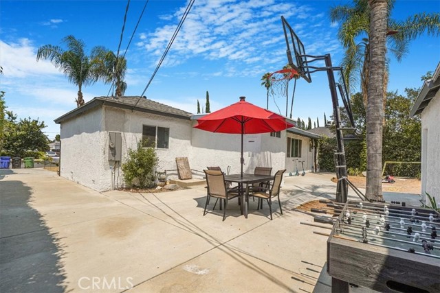 18352 Bessemer Street, Tarzana CA: https://media.crmls.org/medias/793a4c18-3f67-4fef-ad37-4523e0e653af.jpg