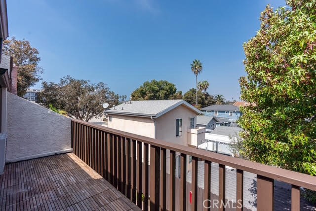 Detail Gallery Image 17 of 20 For 240 S Broadway #4,  Redondo Beach,  CA 90277 - 2 Beds | 2/1 Baths