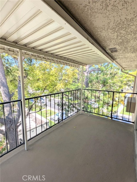2370 Via Mariposa W, Laguna Woods CA: https://media.crmls.org/medias/793bed24-d721-45e0-8117-54f15e564566.jpg
