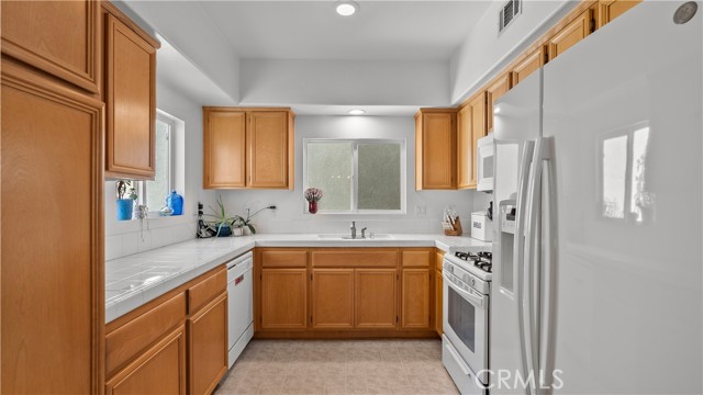 Detail Gallery Image 17 of 32 For 9001 Owensmouth Ave #3,  Canoga Park,  CA 91304 - 3 Beds | 2/1 Baths