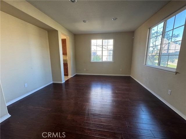 Detail Gallery Image 4 of 39 For 28475 Nautical Point Cir, Menifee,  CA 92585 - 5 Beds | 3/1 Baths