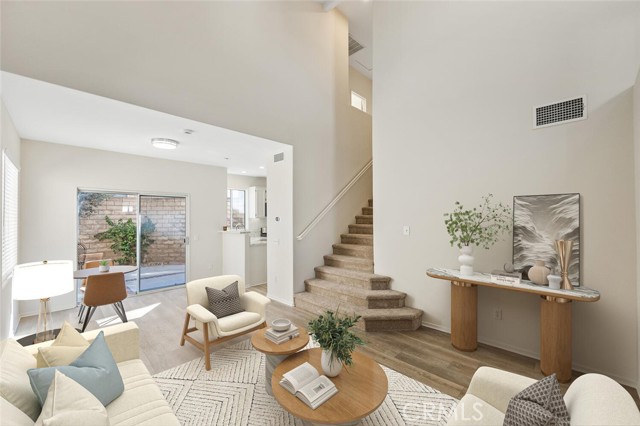 Detail Gallery Image 4 of 43 For 1868 Day Lily Ln, Simi Valley,  CA 93065 - 3 Beds | 2/1 Baths