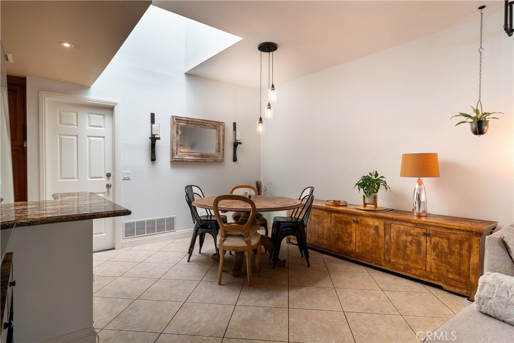 MLS #OC25219880 image #1