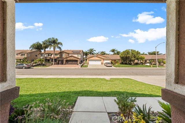 Detail Gallery Image 2 of 48 For 6698 Lake Springs St, Corona,  CA 91752 - 5 Beds | 3 Baths