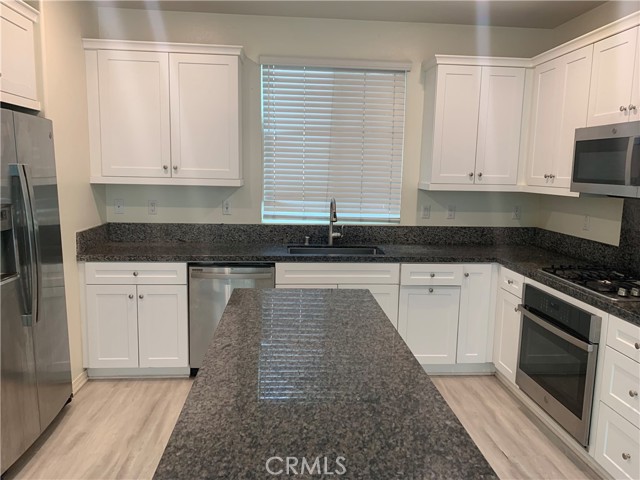 Detail Gallery Image 8 of 27 For 7135 Montecito Ln, Corona,  CA 92880 - 4 Beds | 3/1 Baths