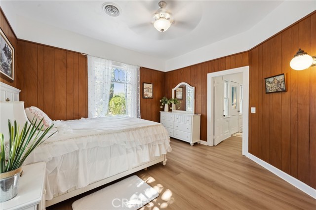 Detail Gallery Image 19 of 42 For 318 E 11th St, Pomona,  CA 91766 - 5 Beds | 2/1 Baths