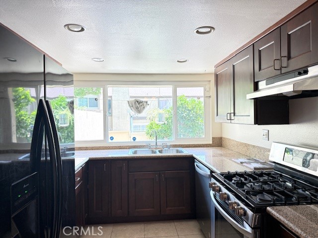 676 Parkwood Lane, Pomona CA: https://media.crmls.org/medias/793f4bf8-ee91-440c-908d-54f05945a68a.jpg