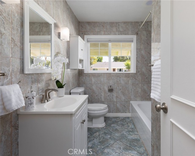 2119 E Denise Avenue, Orange CA: https://media.crmls.org/medias/79406390-358b-49c7-891c-6d5385f306d0.jpg