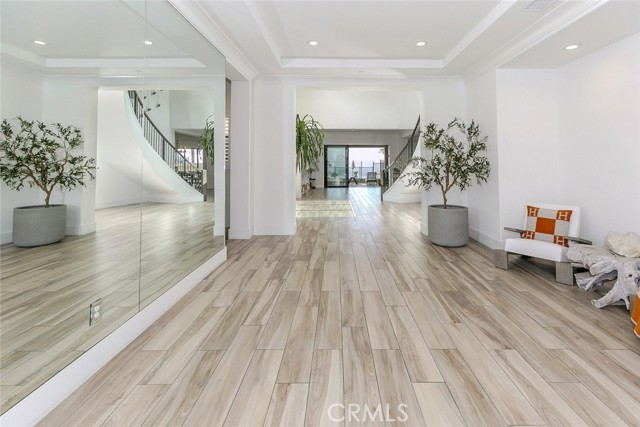 Detail Gallery Image 9 of 69 For 20300 W Windsor Ln, Northridge,  CA 91326 - 5 Beds | 6 Baths