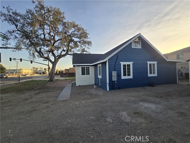 Detail Gallery Image 5 of 32 For 7918 Sierra Ave, Fontana,  CA 92336 - 3 Beds | 2/1 Baths