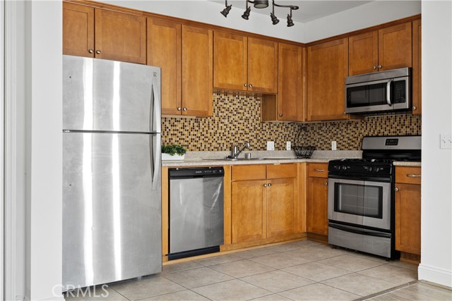 Detail Gallery Image 9 of 28 For 6938 Laurel Canyon Blvd #304,  North Hollywood,  CA 91605 - 2 Beds | 2 Baths