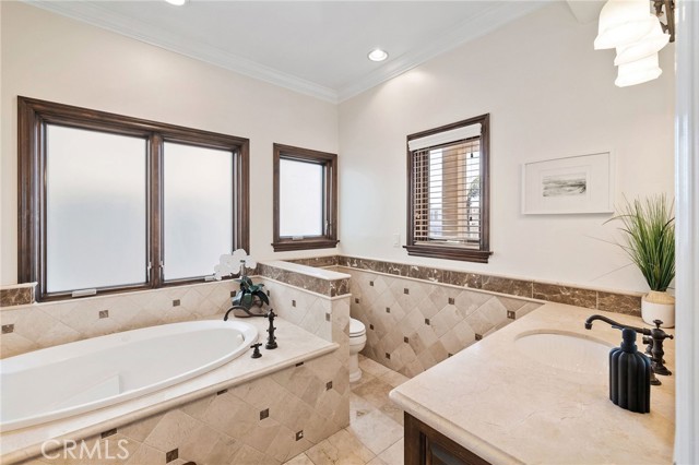 424 Marine Avenue, Manhattan Beach CA: https://media.crmls.org/medias/79446536-ad2b-48b1-8163-5d287a3457e7.jpg