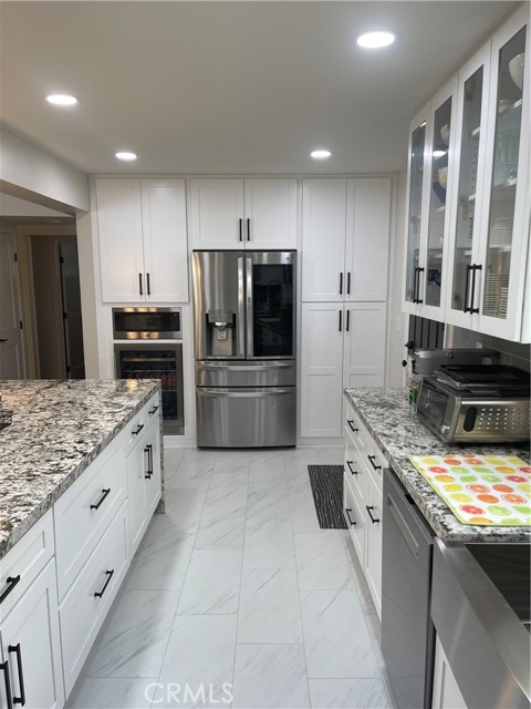 Detail Gallery Image 5 of 22 For 119 via Zurich, Newport Beach,  CA 92663 - 3 Beds | 2 Baths