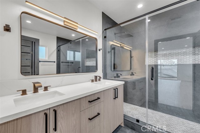 11240 Lull Street, Sun Valley CA: https://media.crmls.org/medias/79464adf-440e-42ba-a4ec-ff034793918d.jpg