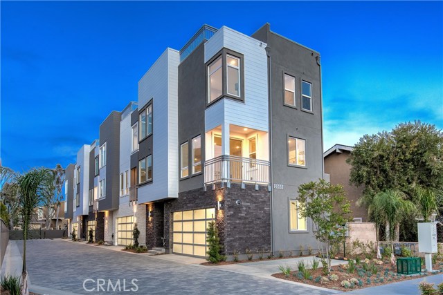 Detail Gallery Image 4 of 38 For 2068 Maple Ave #C,  Costa Mesa,  CA 92627 - 2 Beds | 2/1 Baths