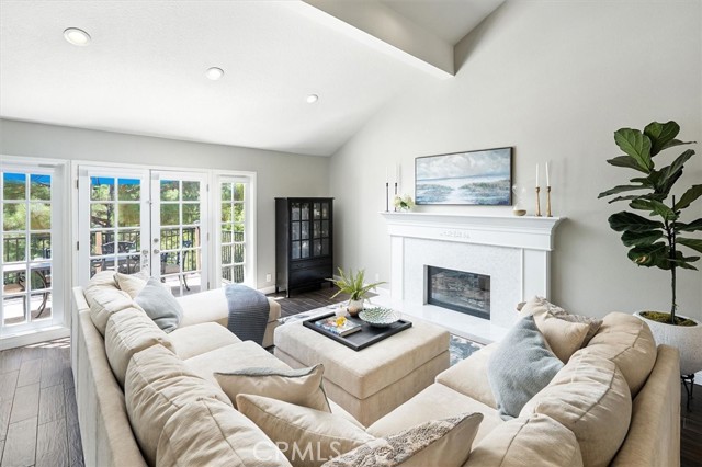 Detail Gallery Image 5 of 59 For 23456 Thornewood Dr, Newhall,  CA 91321 - 6 Beds | 4 Baths