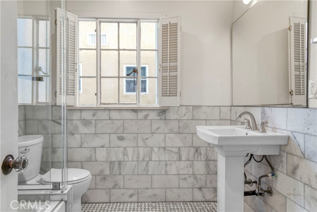 102 Bonito Avenue, Long Beach CA: https://media.crmls.org/medias/7948ee1b-fcdb-4d5f-9867-c42ec12369d3.jpg