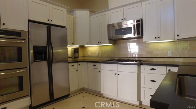 Detail Gallery Image 43 of 75 For 804 N Irena Ave #B,  Redondo Beach,  CA 90277 - 3 Beds | 2/1 Baths