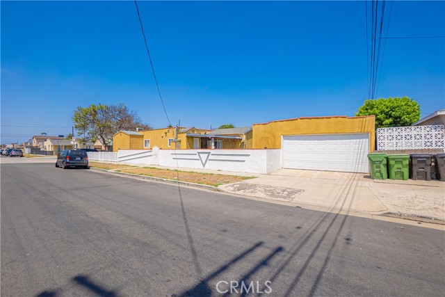 764 W 107th Street, Los Angeles CA: https://media.crmls.org/medias/7949b419-b303-4413-b257-9be32b737035.jpg