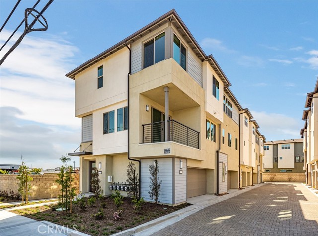 Detail Gallery Image 2 of 12 For 1595 E. Hermosa Lane #6, Placentia,  CA 92870 - 3 Beds | 2/1 Baths