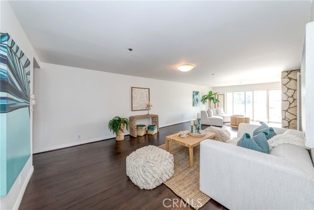 230 Catalina Avenue, Redondo Beach, California 90277, 2 Bedrooms Bedrooms, ,2 BathroomsBathrooms,Residential,Sold,Catalina,SB22083817