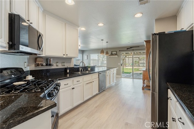 23470 Badger Creek Lane, Menifee CA: https://media.crmls.org/medias/794a20d9-9670-403c-8f53-6350af31b74b.jpg