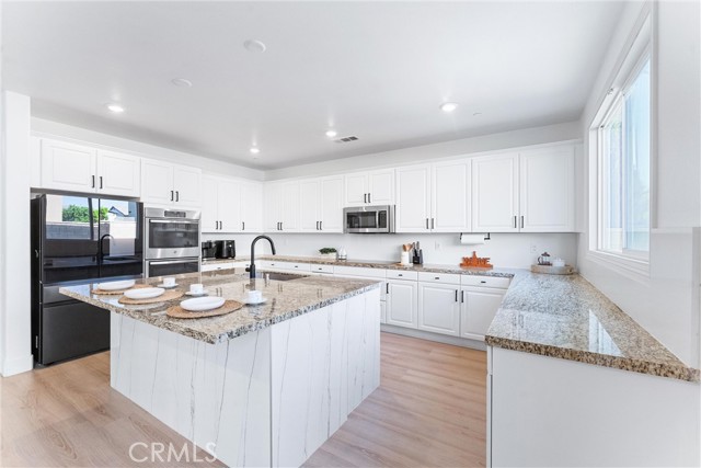 Detail Gallery Image 11 of 42 For 5305 Fulmer Ct, Jurupa Valley,  CA 91752 - 5 Beds | 4/1 Baths