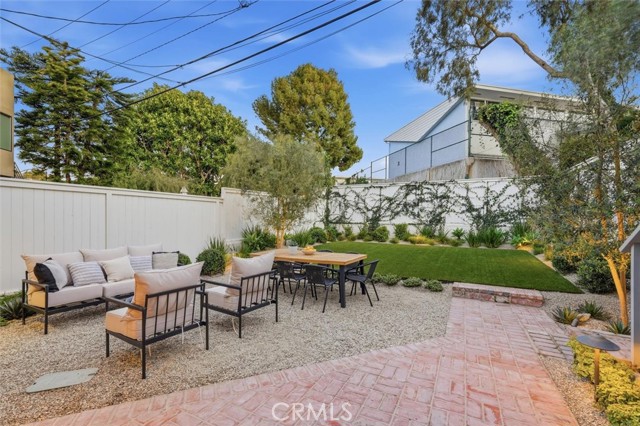 Detail Gallery Image 35 of 52 For 436 1st St, Manhattan Beach,  CA 90266 - 4 Beds | 2/1 Baths