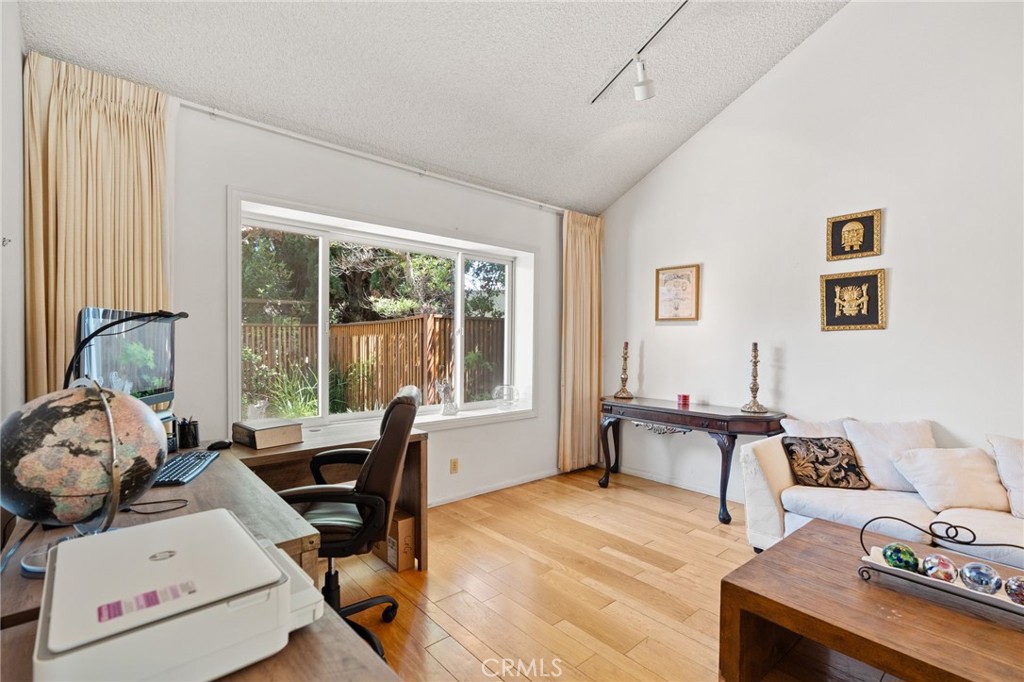 MLS #OC25155618 img 12