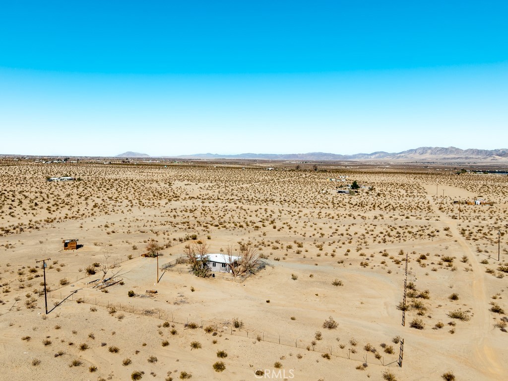 https://media.crmls.org/medias/794d3793-0a9a-4e16-b763-424585de3f5e.jpg?preset=X-Large