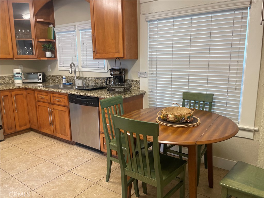 794D77C7 06Fc 4971 B154 B2Ef7Ec76B0D 596 E Arrow Highway, Claremont, Ca 91711 &Lt;Span Style='BackgroundColor:transparent;Padding:0Px;'&Gt; &Lt;Small&Gt; &Lt;I&Gt; &Lt;/I&Gt; &Lt;/Small&Gt;&Lt;/Span&Gt;