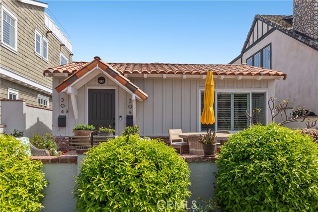 304 Larkspur Avenue, Corona del Mar CA: https://media.crmls.org/medias/794db6f6-6ce0-4f21-a984-36ab7c38de94.jpg