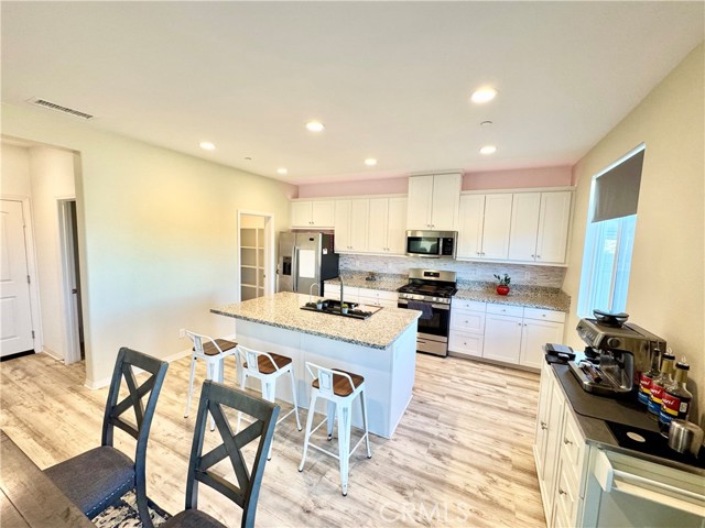 Detail Gallery Image 4 of 10 For 36838 Arietta, Beaumont,  CA 92223 - 3 Beds | 2/1 Baths