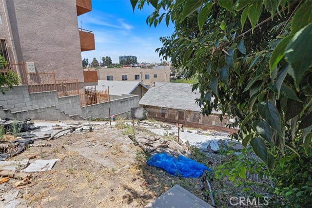 811 N Bunker Hill Avenue, Los Angeles CA: https://media.crmls.org/medias/794fcffc-edb8-40ad-8ede-82ac21b3da45.jpg