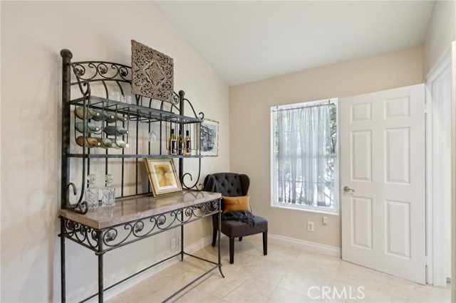 5347 Hinton Avenue, Woodland Hills CA: https://media.crmls.org/medias/795145d8-c40c-48a5-b72d-b5cc1635b1c2.jpg