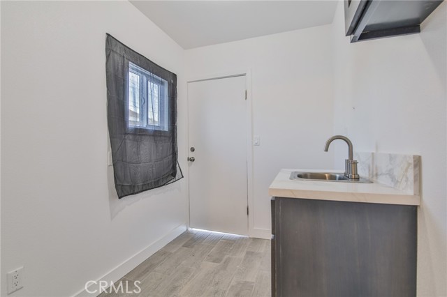 9218 Hooper Avenue, Los Angeles CA: https://media.crmls.org/medias/79519f84-f9c4-4f53-bf3f-40a908412d00.jpg