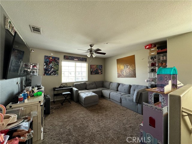 Detail Gallery Image 11 of 20 For 40932 Whitehall St, Lake Elsinore,  CA 92532 - 4 Beds | 2/1 Baths