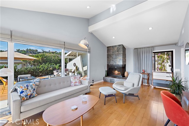 Detail Gallery Image 12 of 35 For 1414 Morningside Dr, Laguna Beach,  CA 92651 - 3 Beds | 2 Baths