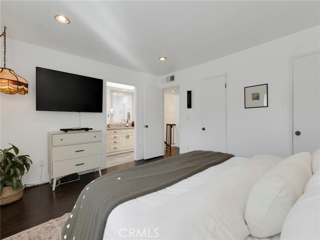 Detail Gallery Image 14 of 27 For 11806 Moorpark #C,  Studio City,  CA 91604 - 4 Beds | 3 Baths