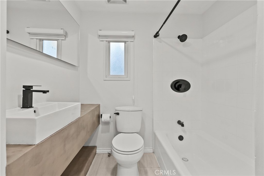 https://media.crmls.org/medias/79528928-658d-468e-816e-f56a5ca5d455.jpg?preset=X-Large
