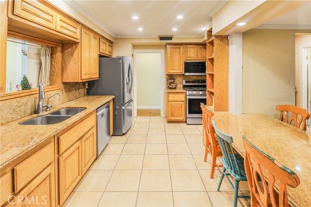 Detail Gallery Image 3 of 22 For 833 S Kouri, Anaheim,  CA 92804 - 3 Beds | 2 Baths