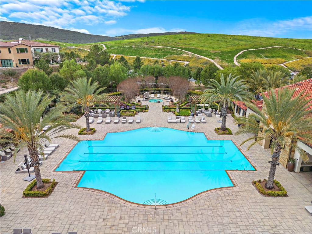https://media.crmls.org/medias/7953fa41-5e94-4a8d-87a9-f30d5042adc2.jpg?preset=X-Large
