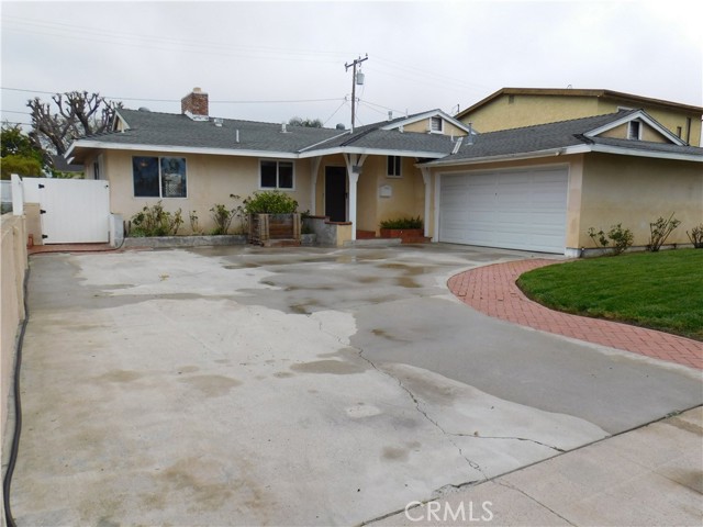 Detail Gallery Image 4 of 56 For 2669 W Russell Ave, Anaheim,  CA 92801 - 3 Beds | 2 Baths