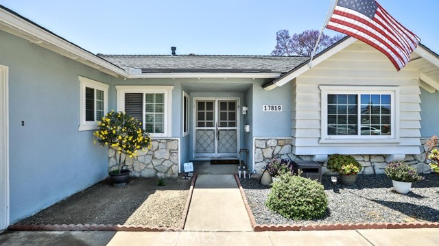 Detail Gallery Image 4 of 25 For 17819 Bay St, Fountain Valley,  CA 92708 - 4 Beds | 2/1 Baths