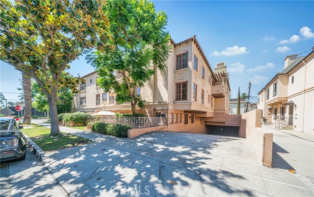 Detail Gallery Image 42 of 46 For 235 S Gale #102,  Beverly Hills,  CA 90211 - 2 Beds | 2 Baths