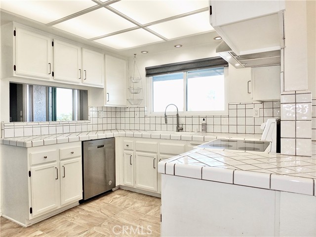 Detail Gallery Image 9 of 25 For 3600 E 4th #305,  Long Beach,  CA 90814 - 2 Beds | 2 Baths