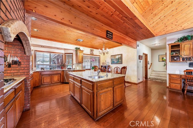 41504 Mission Drive, Palmdale CA: https://media.crmls.org/medias/79574c4d-88fd-49ca-a7b0-8038ad2439c7.jpg