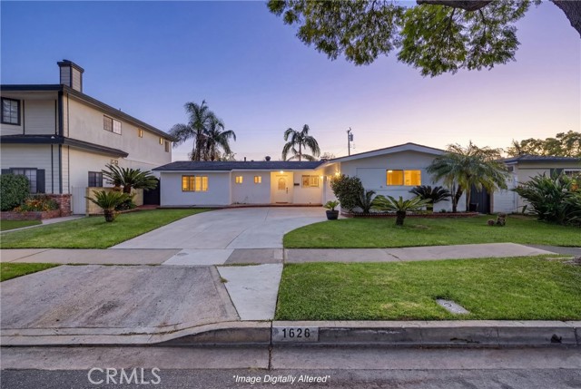 Detail Gallery Image 2 of 54 For 1626 E 15th, Santa Ana,  CA 92701 - 4 Beds | 2 Baths