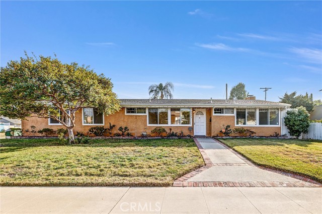 Detail Gallery Image 1 of 17 For 9355 Valjean Ave, North Hills,  CA 91343 - 4 Beds | 3 Baths